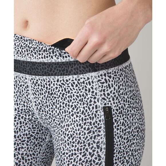 LULULEMON Inspire Tight II Mesh Size 6 Miss Mosaic White / Black - Picture 3 of 11